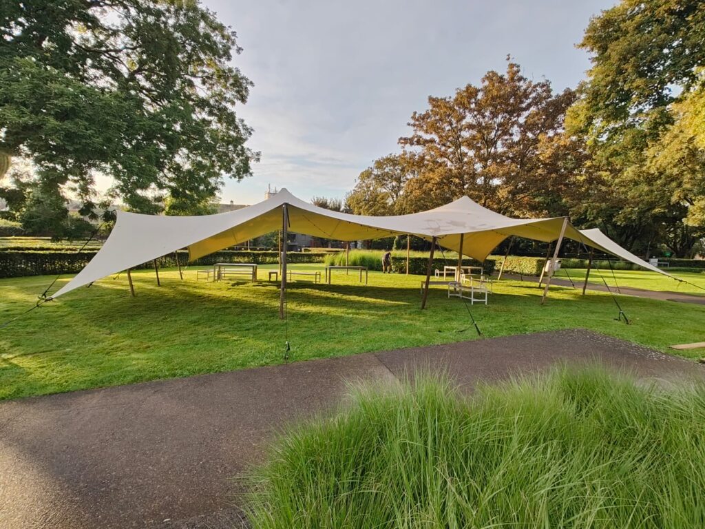 Tentes stretch au Chapelle Beer Fest